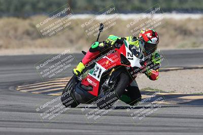 media/Oct-13-2025-Moto Forza (Mon) [[a66d839500]]/3-B Group/Session 3 (Turn 16)/